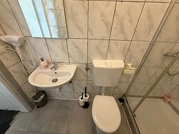 Simple 2BR Near Westbahnhof Station