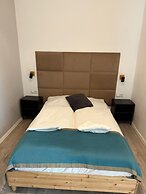 Simple 2BR Near Westbahnhof Station
