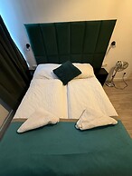 Simple 2BR Near Westbahnhof Station
