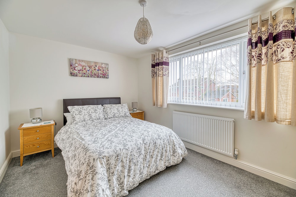 One Bed in Guilden Sutton by Guestz