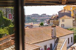 Porto Haven - Under the Luís I Bridge