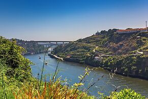 Porto Haven - Under the Luís I Bridge