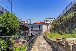 Porto Haven - Under the Luís I Bridge