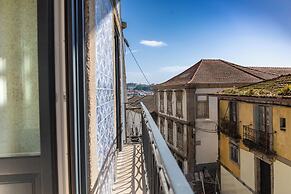 Porto Haven - Under the Luís I Bridge