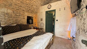 Liora Hotel