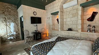Liora Hotel