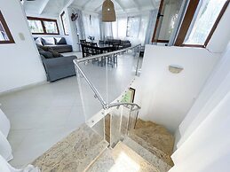 KORALES BEACH APARTMENTS