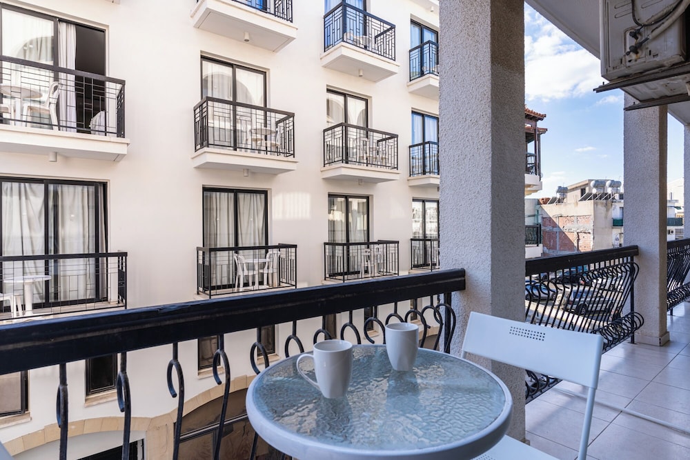 Gitane 1-Br Apt & Balcony in Larnaca