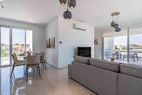 Harmonia 2-BR Apt W Pool in Livadia
