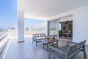 Harmonia 2-BR Apt W Pool in Livadia
