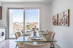 Harmonia 2-BR Apt W Pool in Livadia