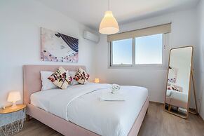 Harmonia 2-BR Apt W Pool in Livadia