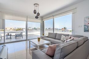 Harmonia 2-BR Apt W Pool in Livadia