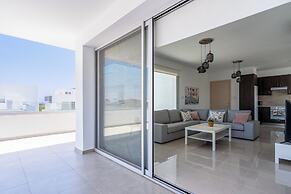 Harmonia 2-BR Apt W Pool in Livadia