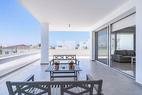 Harmonia 2-BR Apt W Pool in Livadia