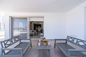 Harmonia 2-BR Apt W Pool in Livadia