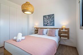 Harmonia 2-BR Apt W Pool in Livadia