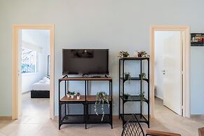 Nala - 2 Bedroom Apt & Patio in Larnaca