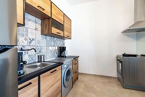 Nala - 2 Bedroom Apt & Patio in Larnaca