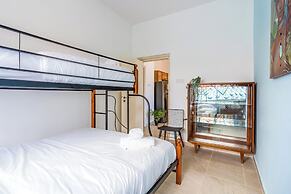 Nala - 2 Bedroom Apt & Patio in Larnaca