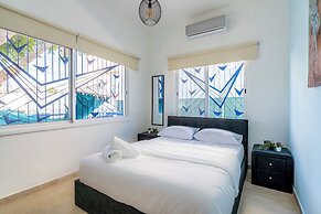 Nala - 2 Bedroom Apt & Patio in Larnaca