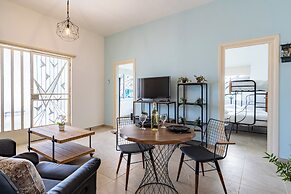 Nala - 2 Bedroom Apt & Patio in Larnaca