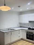 1 Bed Flat- Direct Links to Central London