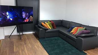 Posh 1 Bed Flat-direct Links to Central London