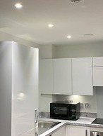 Posh 1 Bed Flat-direct Links to Central London