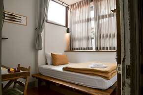 VELAWARIN HOTEL