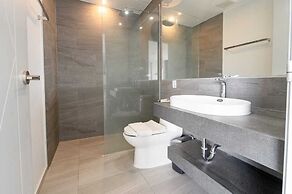 Sleek 2 Bed Apt T2-818