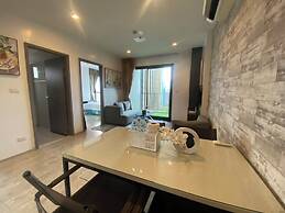 Sea View 2 Bed Room Unit Central Pattaya