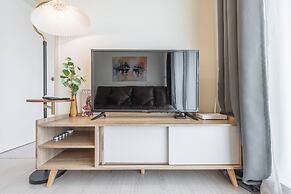 2BR 7 Mins Walk to BTS Bill Included