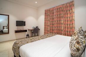MAYA'S MANOR - A Luxury Lake View Boutique Hotel