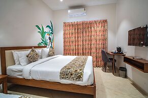 MAYA'S MANOR - A Luxury Lake View Boutique Hotel