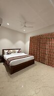 MAYA'S MANOR - A Luxury Lake View Boutique Hotel