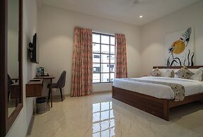 MAYA'S MANOR - A Luxury Lake View Boutique Hotel