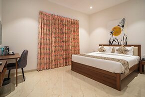 MAYA'S MANOR - A Luxury Lake View Boutique Hotel
