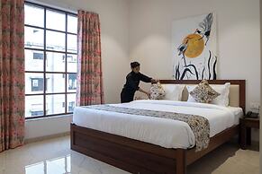 MAYA'S MANOR - A Luxury Lake View Boutique Hotel
