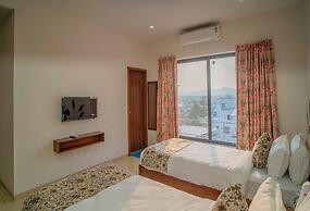 MAYA'S MANOR - A Luxury Lake View Boutique Hotel