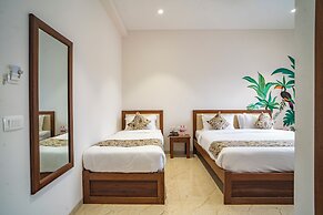 MAYA'S MANOR - A Luxury Lake View Boutique Hotel