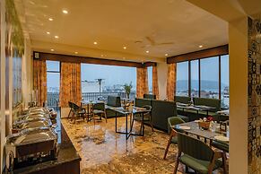 MAYA'S MANOR - A Luxury Lake View Boutique Hotel