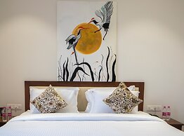 MAYA'S MANOR - A Luxury Lake View Boutique Hotel