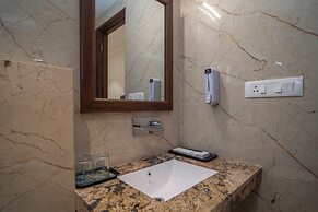 MAYA'S MANOR - A Luxury Lake View Boutique Hotel