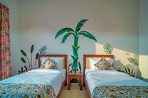 MAYA'S MANOR - A Luxury Lake View Boutique Hotel