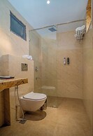 MAYA'S MANOR - A Luxury Lake View Boutique Hotel