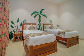 MAYA'S MANOR - A Luxury Lake View Boutique Hotel