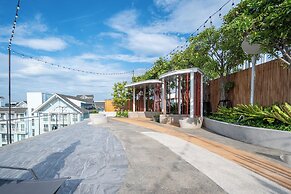 Bayphere residence by Prop Hopper