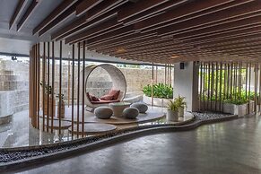 Bayphere residence by Prop Hopper