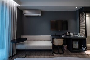 Bayphere residence by Prop Hopper